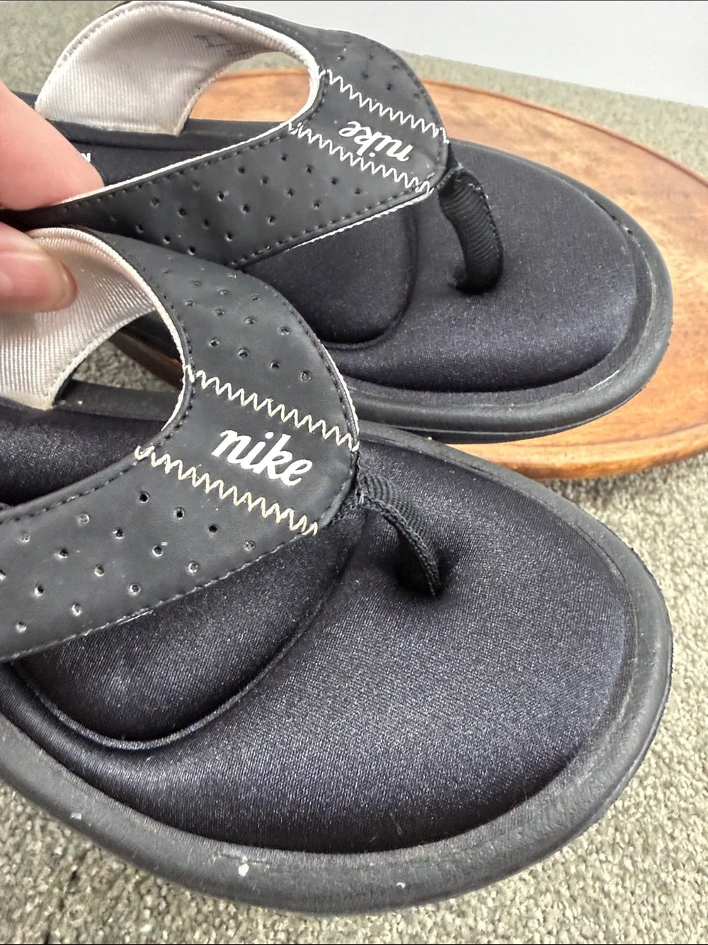Nike Sandals Wm 8 Black White Thong Flip Flop Comfort Footbed Cushioned